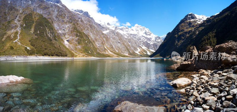 玛丽安湖全景