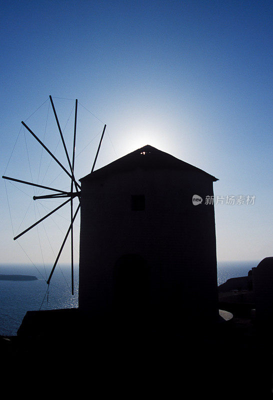 日落时分，圣托里尼的风车