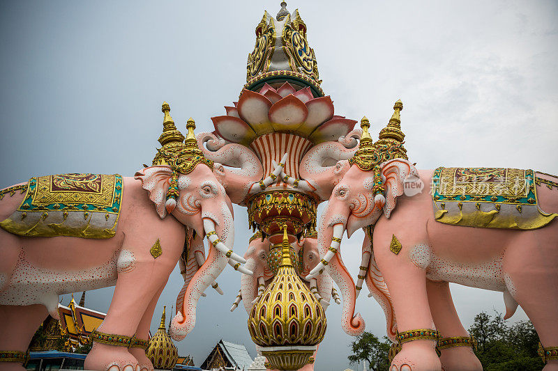 泰国曼谷，大皇宫外的粉色大象纪念碑