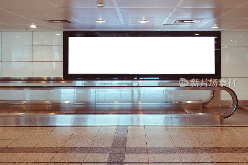 机场的空白广告牌