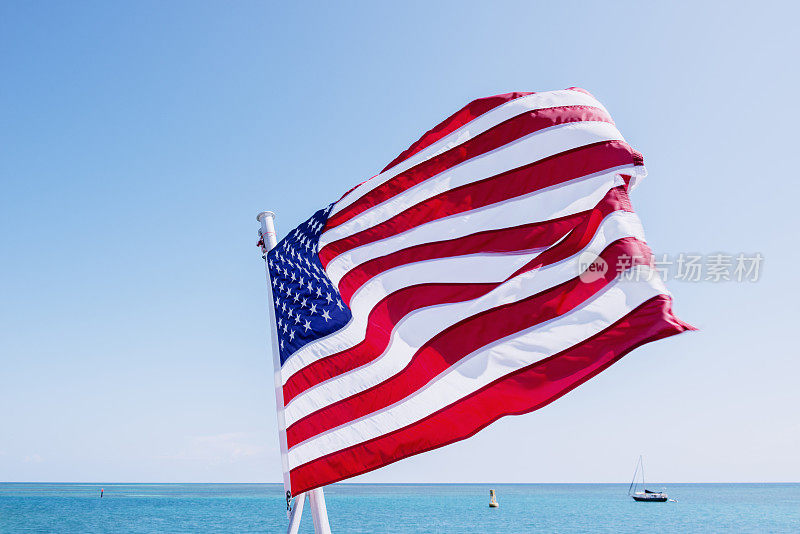 佛罗里达海峡上的美国国旗