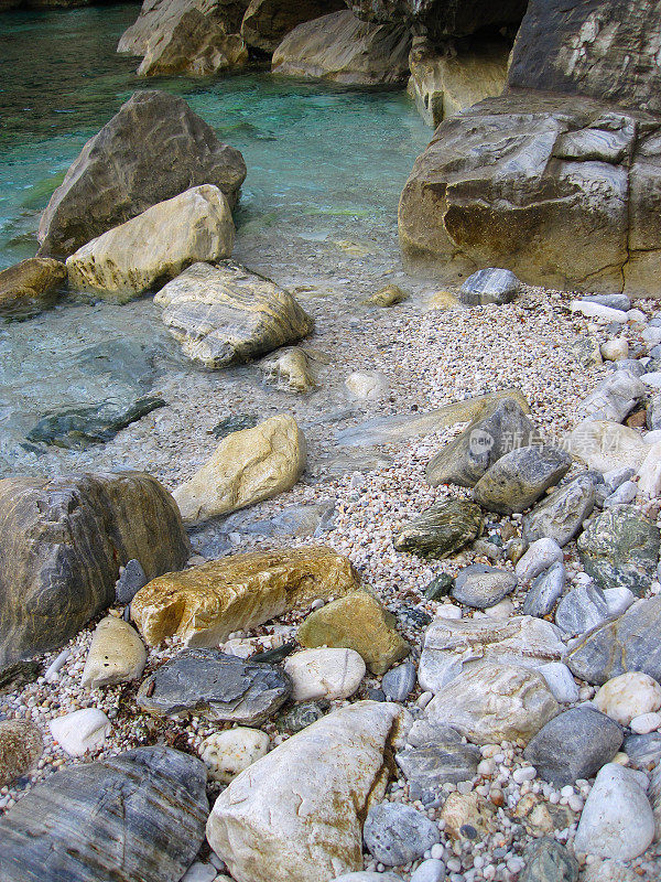 岩石海滩细节