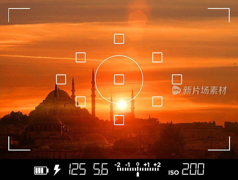 透过相机取景器，拍摄土耳其伊斯坦布尔