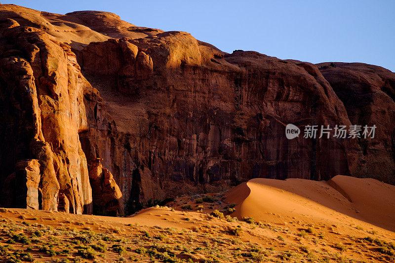 红砂岩和沙丘景观