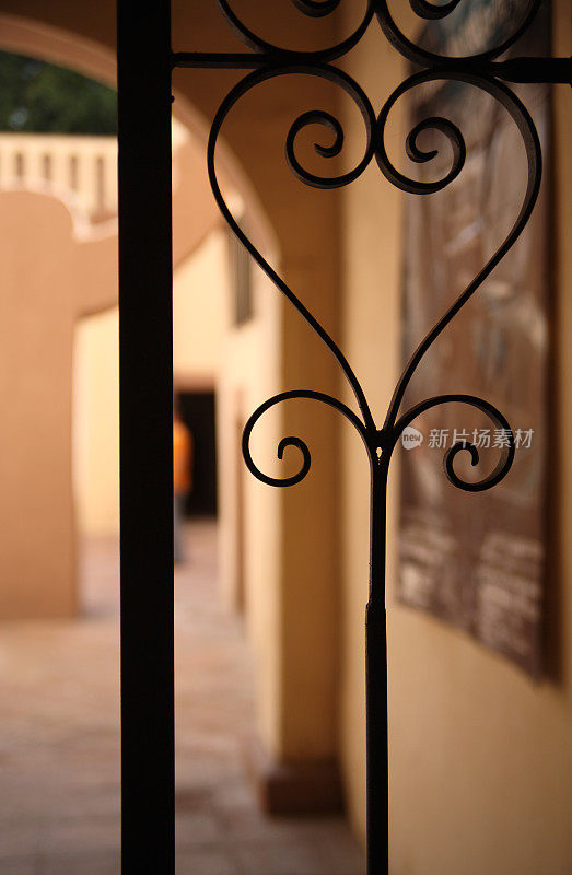 典雅的西班牙风格的铁艺大门