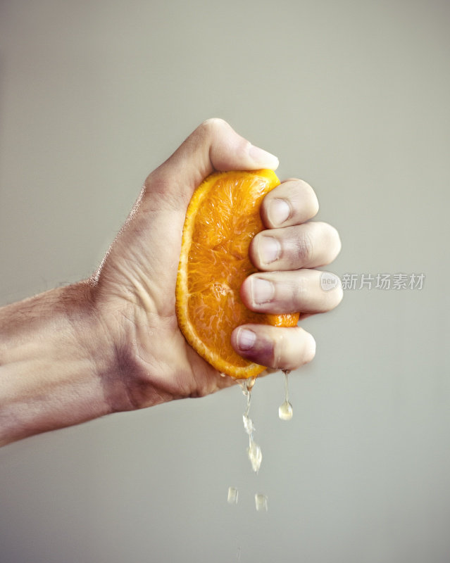手挤橙