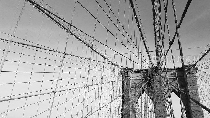 旅游目的地纽约市著名的布鲁克林大桥建筑全景
