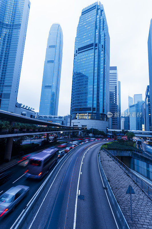 香港的摩天大楼和城市街道