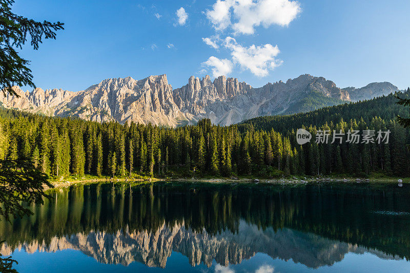 白云石山脉高山湖泊