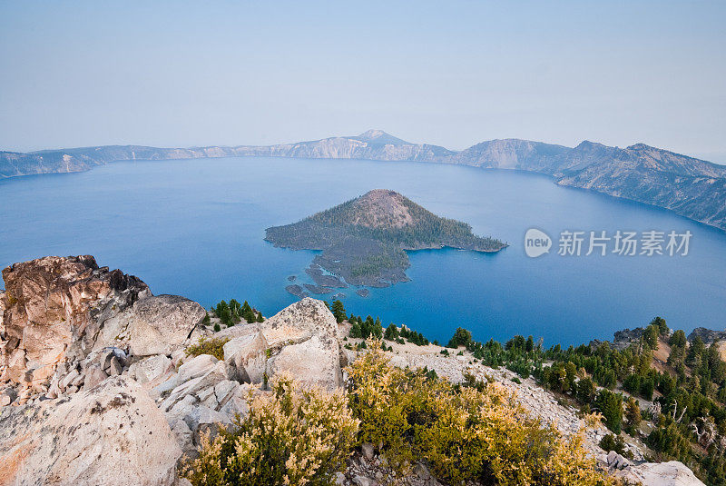 傍晚的火山口湖