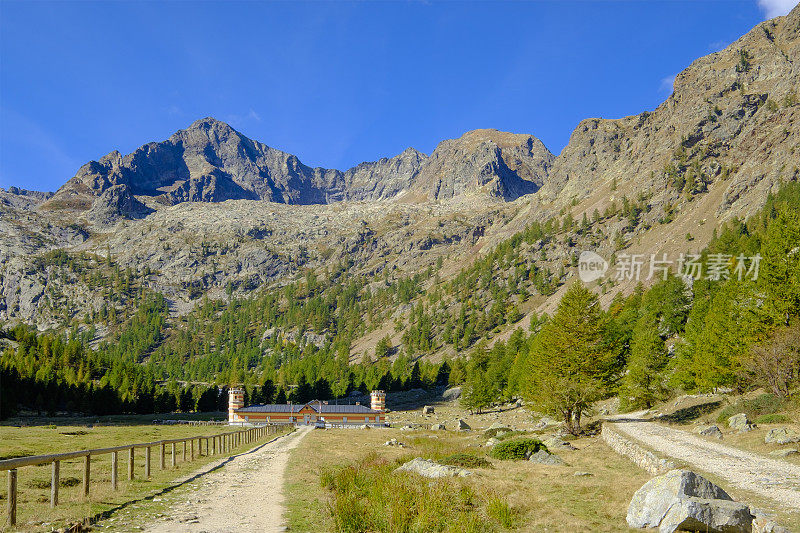 瓦拉斯科钢琴在海上阿尔卑斯山自然公园。意大利北部山麓,