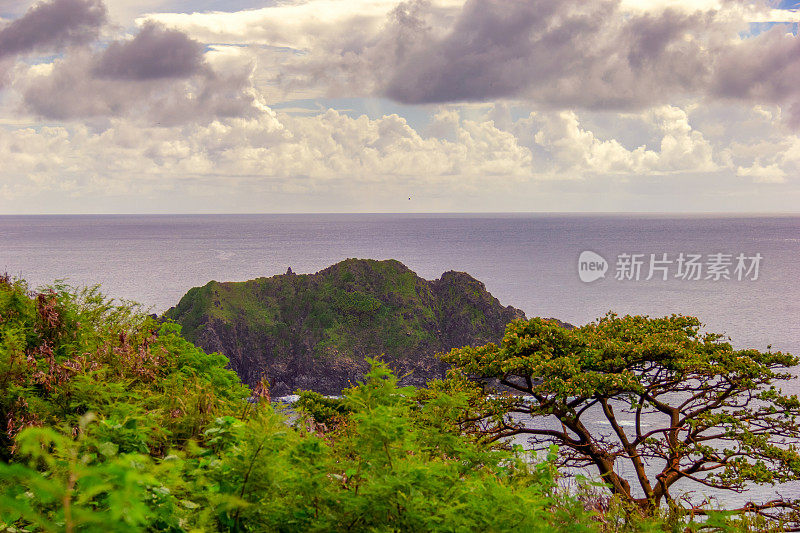 费尔南多·迪诺罗尼亚拥有大海、高山和天空，令人惊叹的风景。