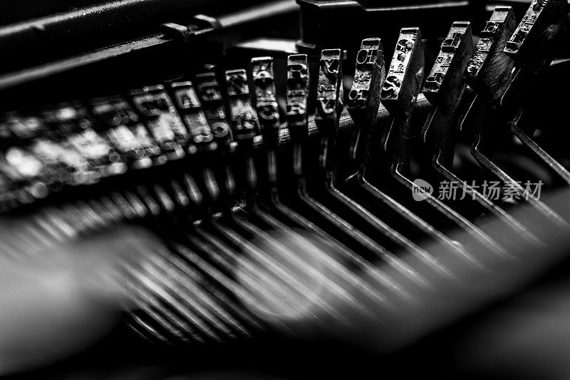 老式打字机机械部件西里尔文