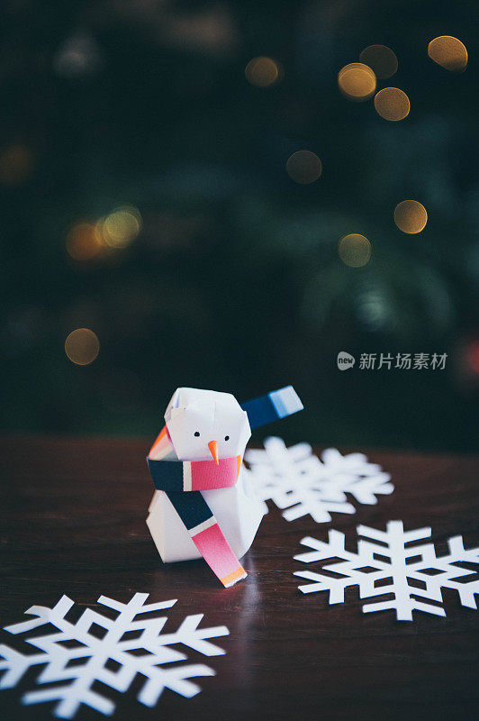 纸折纸雪人配围巾，圣诞装饰