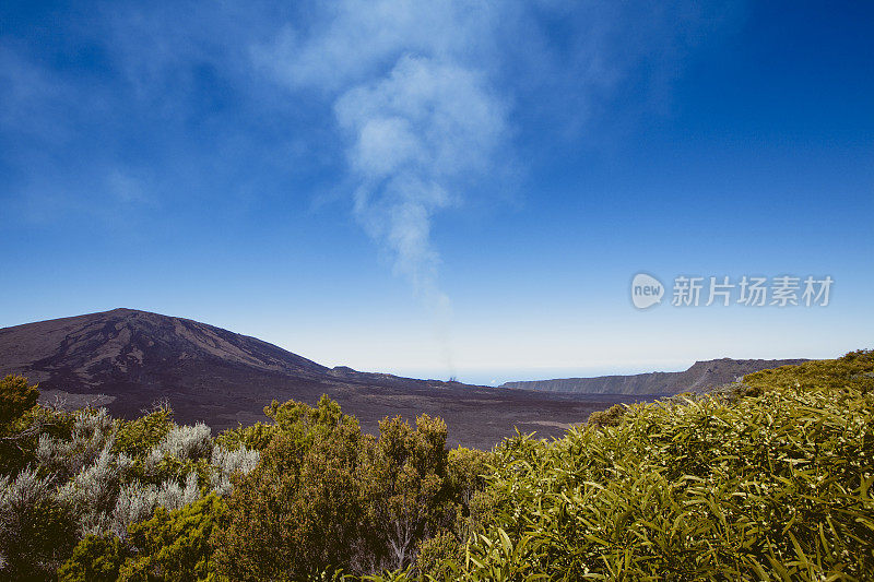 留尼旺岛火山喷发