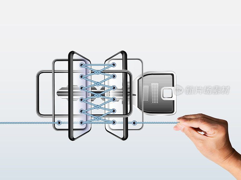多部智能手机和钥匙用绳子编织成鞋带一样的鞋子。人的手编织绳子。