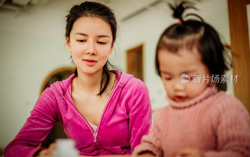 中国妈妈和她的女儿