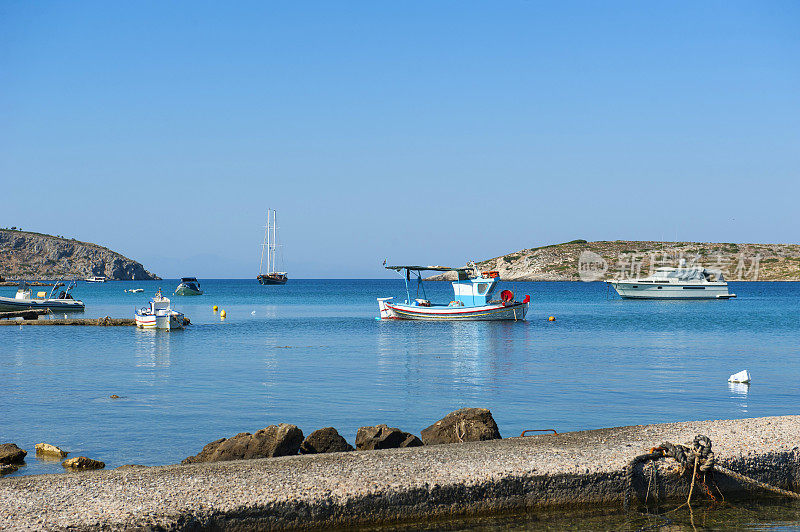 希腊勒罗斯岛Krithoni的渔船
