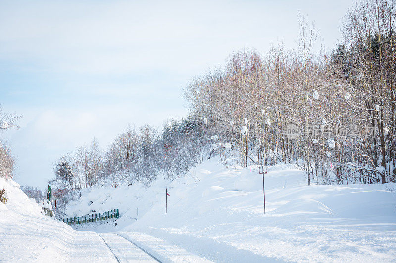 结冰的道路，北海道，日本