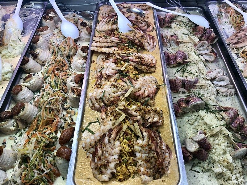 美食海鲜食品在一个法国市场