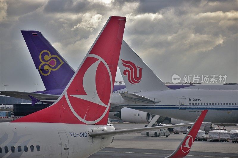 土耳其航空公司、中国航空公司和泰国航空公司的尾部标志