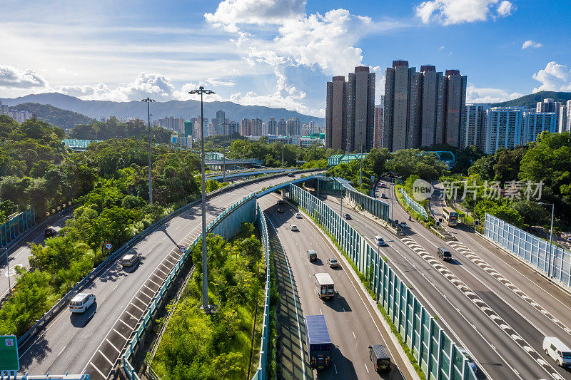 香港大埔区吐露港公路清晨城市高架桥交通情况