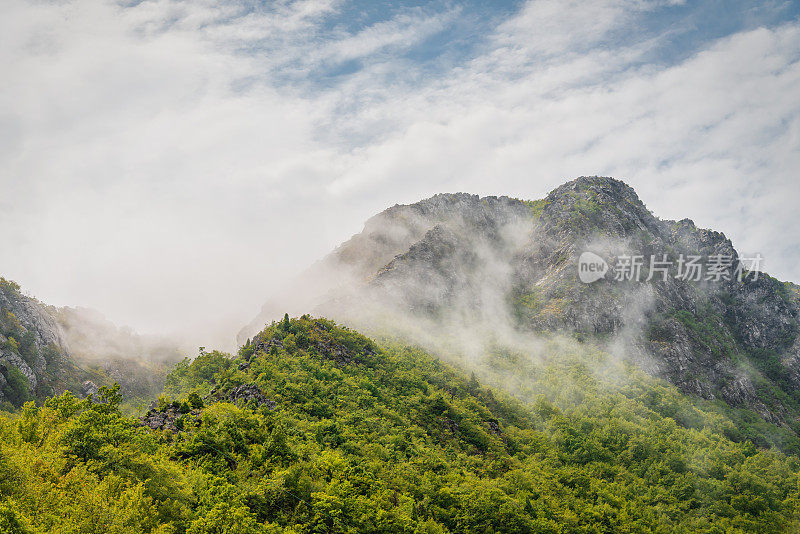 黑山布科维克布瓦山的云