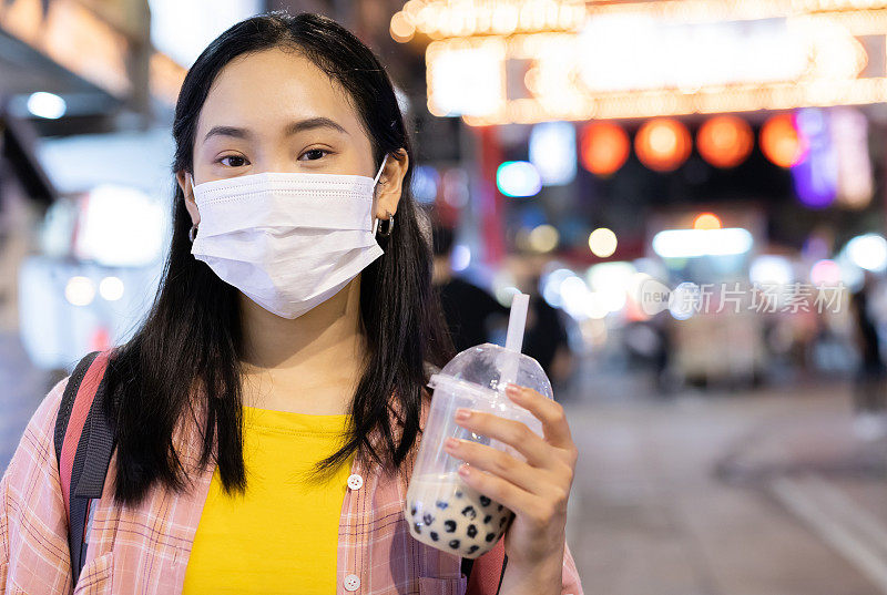 夜市里的亚洲女人