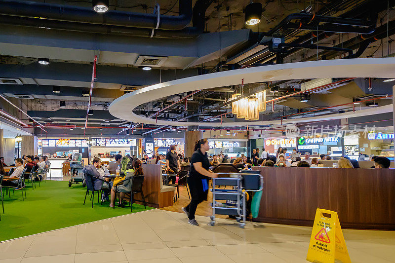 廊曼国际机场的美食广场