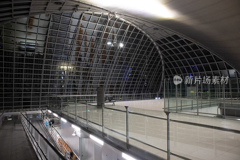 机场建筑内部结构及走廊的特点