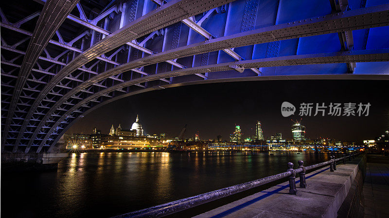 从黑衣修士桥看伦敦的夜景