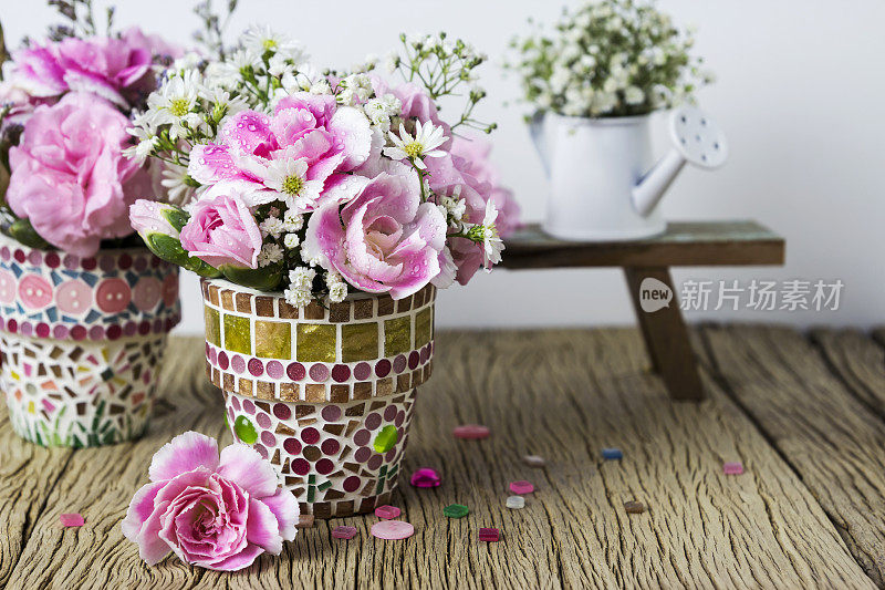 粉红色康乃馨镶嵌花盆