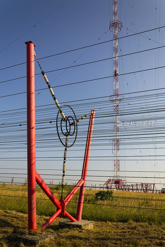 捷克共和国Liblice无线电发射塔的通信电线