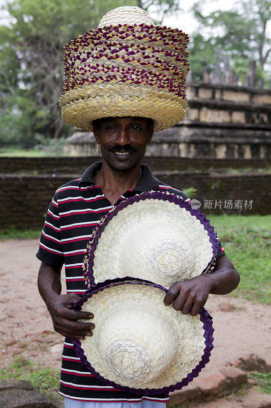 在斯里兰卡卖帽子的人