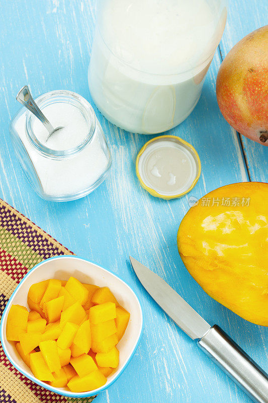 自制的芒果酸奶