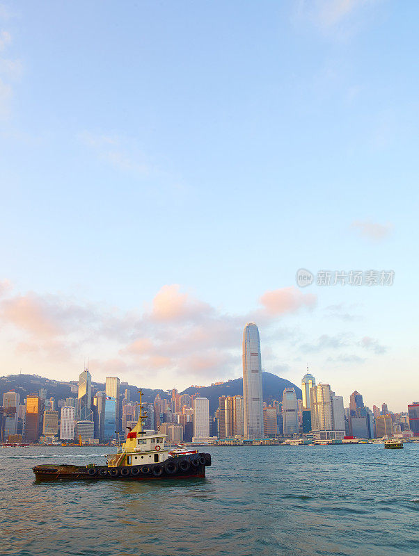 黎明时的香港海港