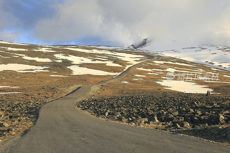 通往挪威雪山和云天之路，北欧国家