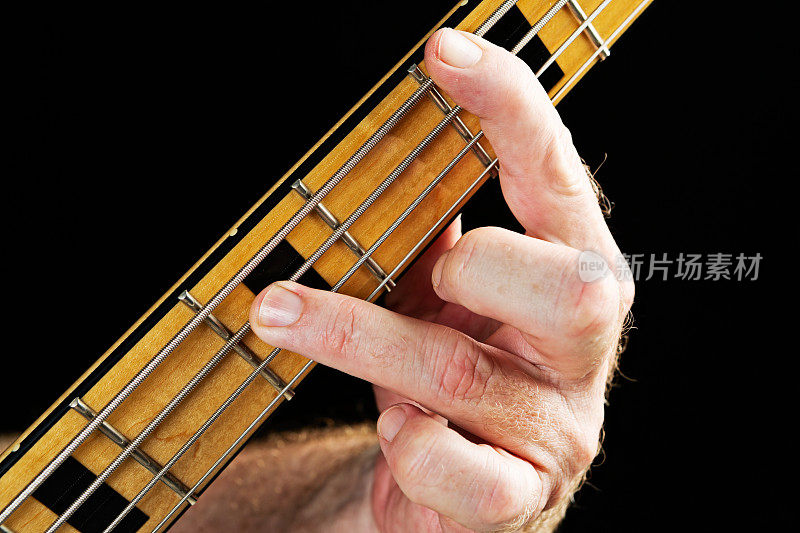 低音吉他教程:手演奏一个八度音程