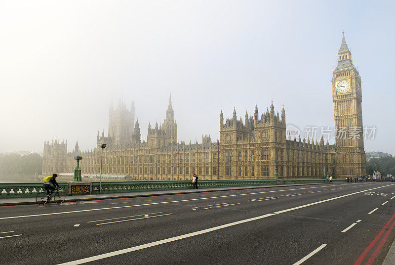 伦敦场景:多雾的早晨