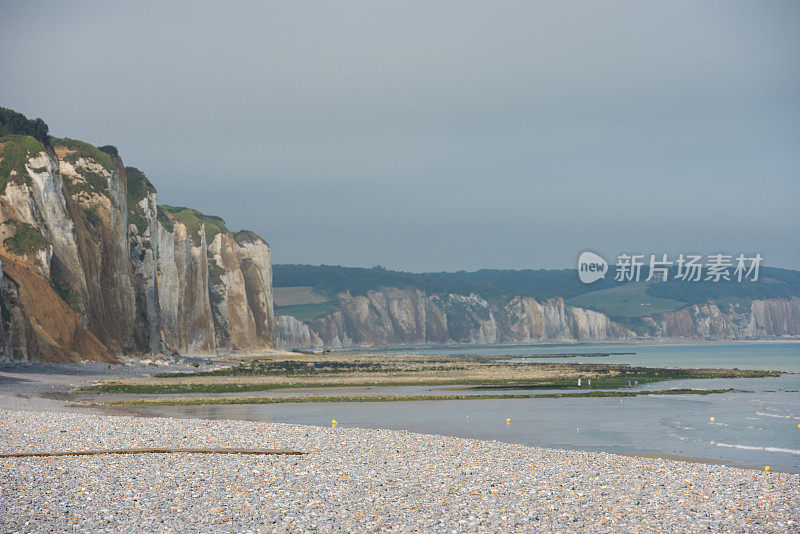 诺曼底悬崖林立的海滩。法国