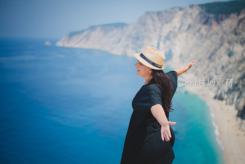 女人望海