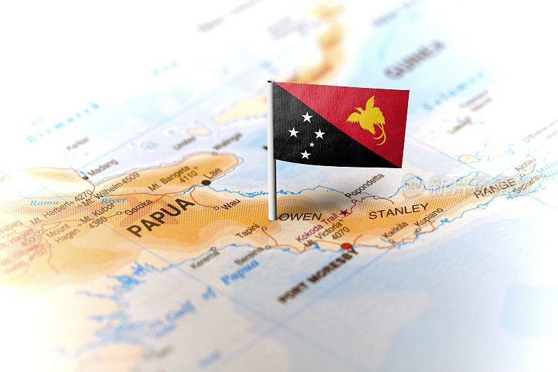巴布亚新几内亚用旗帜钉在地图上