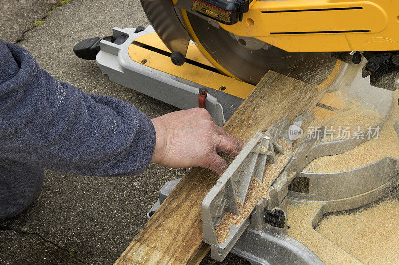 木工切木板电斜切锯，切木板
