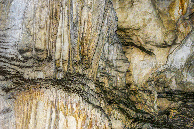 在斯洛文尼亚拍摄的洞穴石墙的背景。