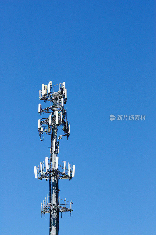 手机信号塔，蓝天，拷贝空间