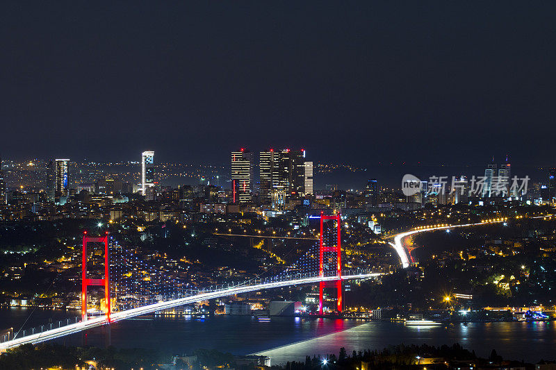 伊斯坦布尔的夜景和博斯普鲁斯海峡