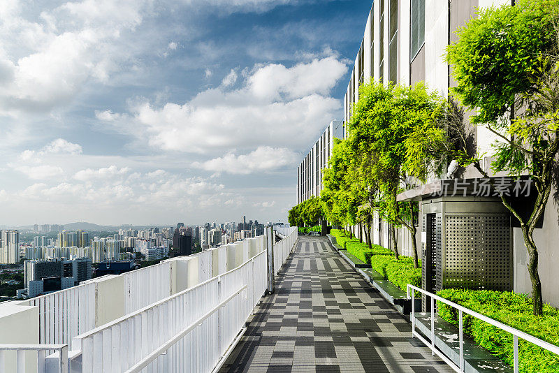 新加坡令人惊叹的屋顶花园。室外露台带公园