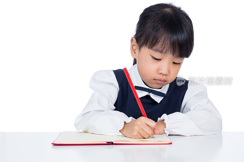 亚洲小中国女孩写作业