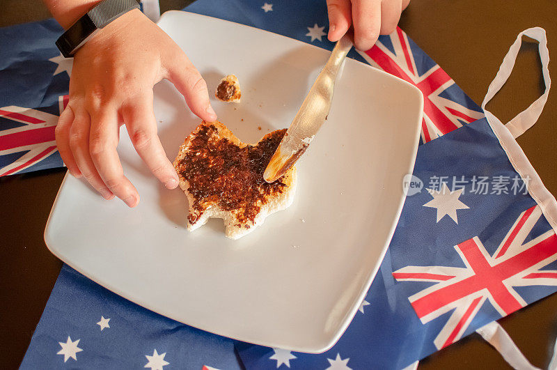 澳大利亚形状的吐司上的标志性澳洲酱