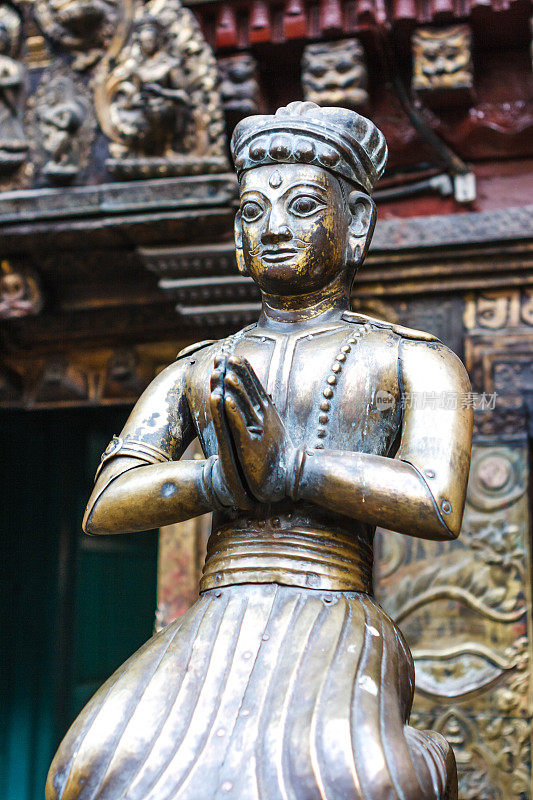 尼泊尔帕坦杜巴广场的雕像和装饰